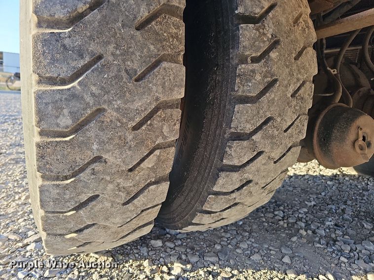 image for item DQ1203 2005 International 7300  digger derrick truck