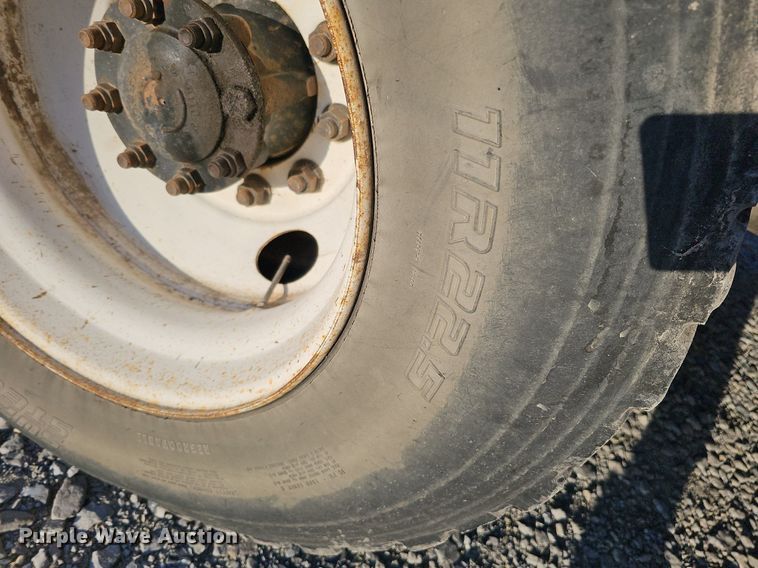 image for item DQ1203 2005 International 7300  digger derrick truck