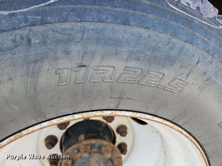 image for item DQ1203 2005 International 7300  digger derrick truck