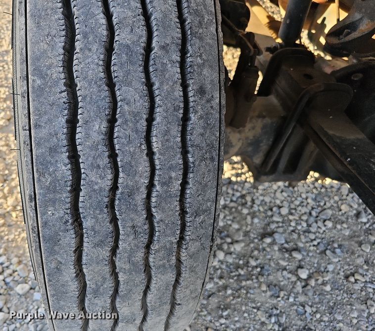 image for item DQ1203 2005 International 7300  digger derrick truck