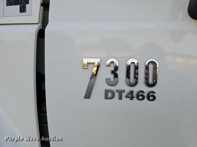 image for item DQ1203 2005 International 7300  digger derrick truck