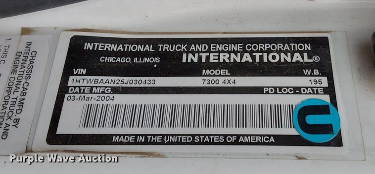 image for item DQ1203 2005 International 7300  digger derrick truck