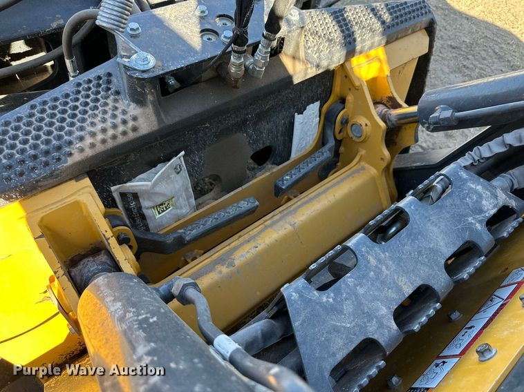 image for item DQ1460 2021 John Deere 325G  tracked skid steer loader