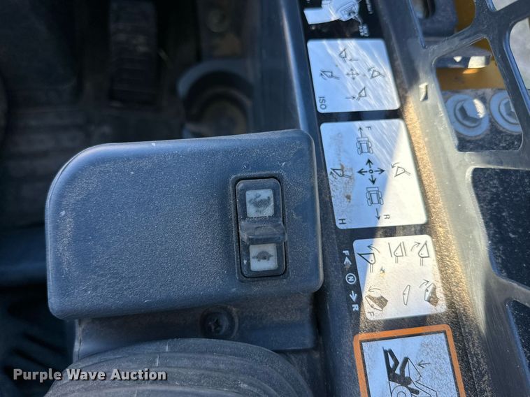 image for item DQ1460 2021 John Deere 325G  tracked skid steer loader