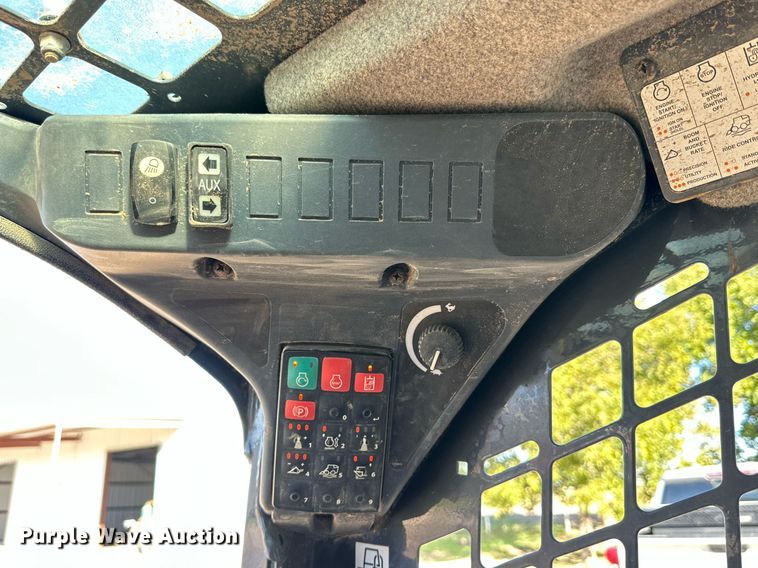 image for item DQ1460 2021 John Deere 325G  tracked skid steer loader