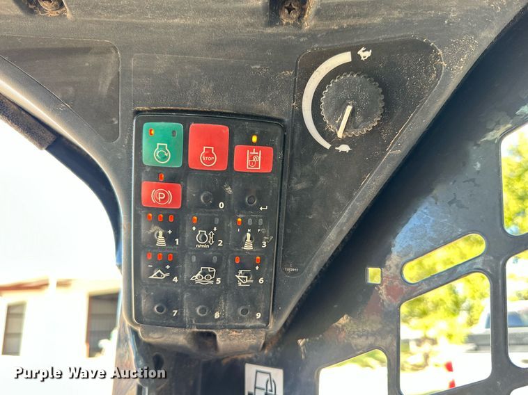 image for item DQ1460 2021 John Deere 325G  tracked skid steer loader