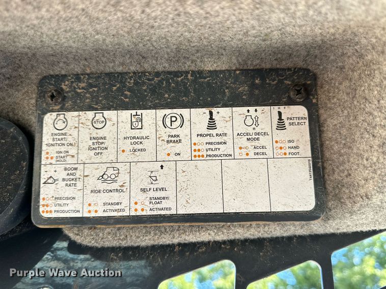 image for item DQ1460 2021 John Deere 325G  tracked skid steer loader