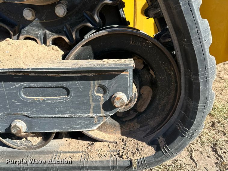 image for item DQ1460 2021 John Deere 325G  tracked skid steer loader