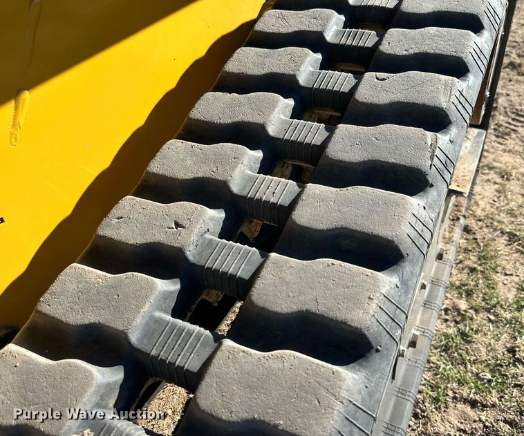 image for item DQ1460 2021 John Deere 325G  tracked skid steer loader