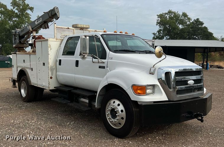 image for item DQ2203 2008 Ford F650 Super Duty XL  Crew Cab utility / service truck