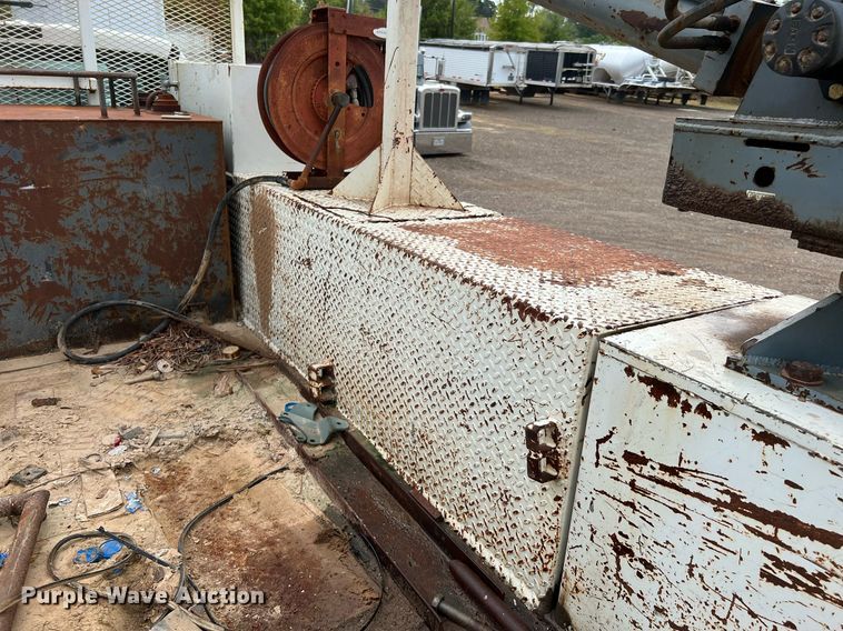 image for item DQ2203 2008 Ford F650 Super Duty XL  Crew Cab utility / service truck