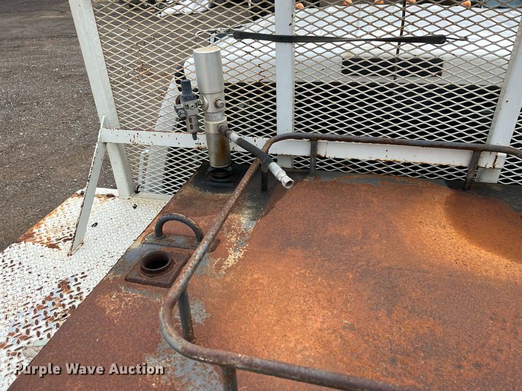 image for item DQ2203 2008 Ford F650 Super Duty XL  Crew Cab utility / service truck