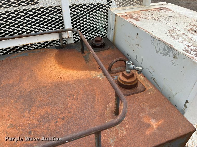 image for item DQ2203 2008 Ford F650 Super Duty XL  Crew Cab utility / service truck