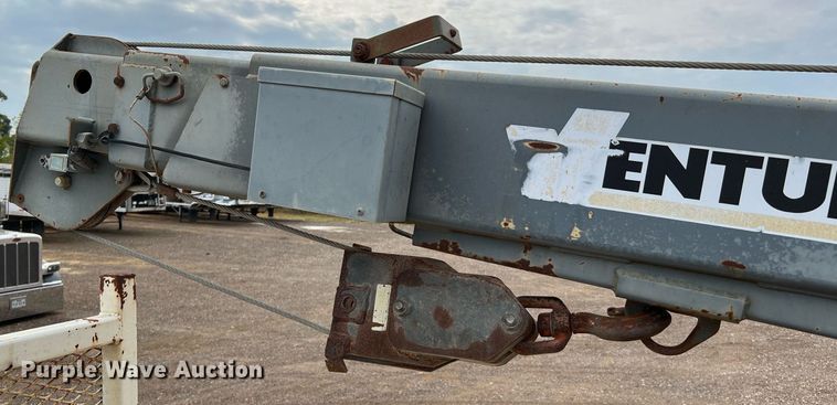 image for item DQ2203 2008 Ford F650 Super Duty XL  Crew Cab utility / service truck