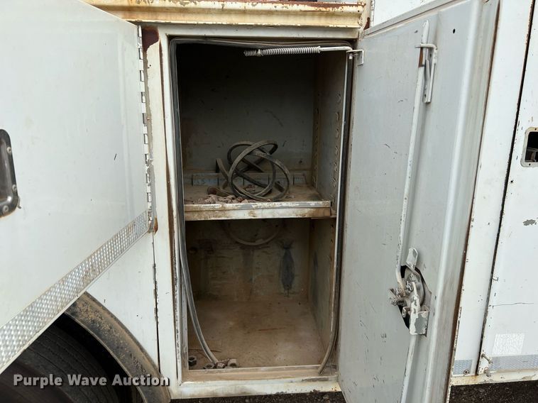 image for item DQ2203 2008 Ford F650 Super Duty XL  Crew Cab utility / service truck