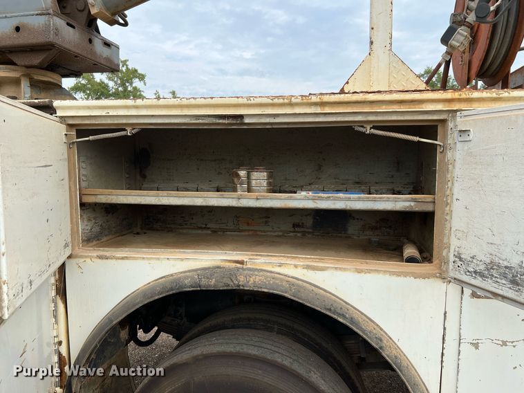 image for item DQ2203 2008 Ford F650 Super Duty XL  Crew Cab utility / service truck