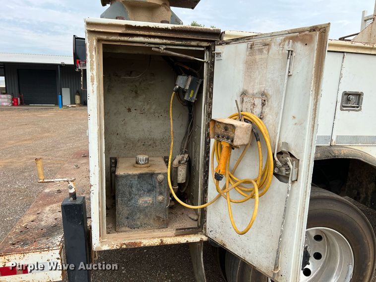 image for item DQ2203 2008 Ford F650 Super Duty XL  Crew Cab utility / service truck