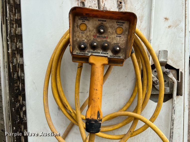 image for item DQ2203 2008 Ford F650 Super Duty XL  Crew Cab utility / service truck