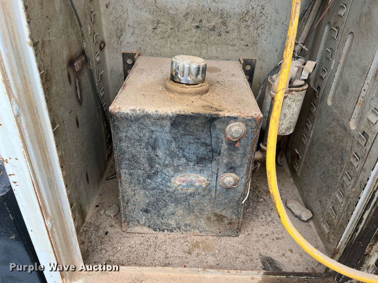 image for item DQ2203 2008 Ford F650 Super Duty XL  Crew Cab utility / service truck