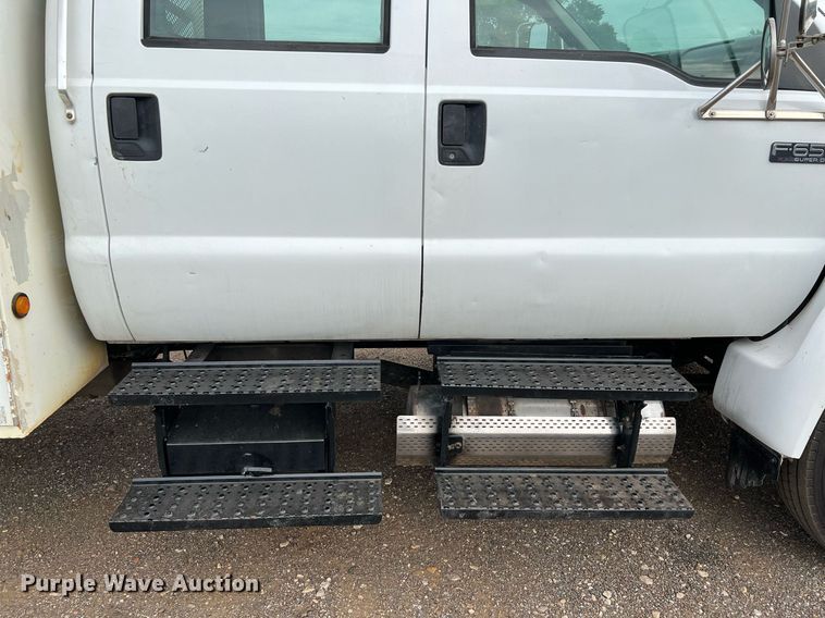 image for item DQ2203 2008 Ford F650 Super Duty XL  Crew Cab utility / service truck
