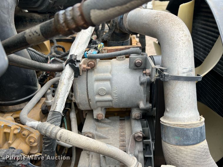 image for item DQ2203 2008 Ford F650 Super Duty XL  Crew Cab utility / service truck