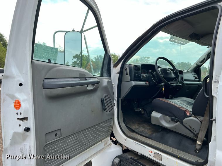 image for item DQ2203 2008 Ford F650 Super Duty XL  Crew Cab utility / service truck