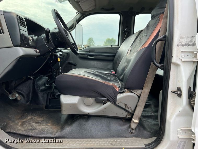 image for item DQ2203 2008 Ford F650 Super Duty XL  Crew Cab utility / service truck