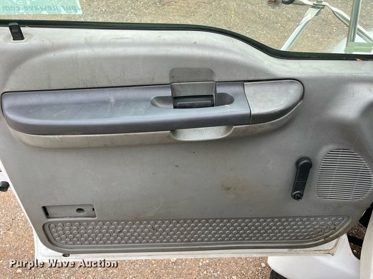 image for item DQ2203 2008 Ford F650 Super Duty XL  Crew Cab utility / service truck