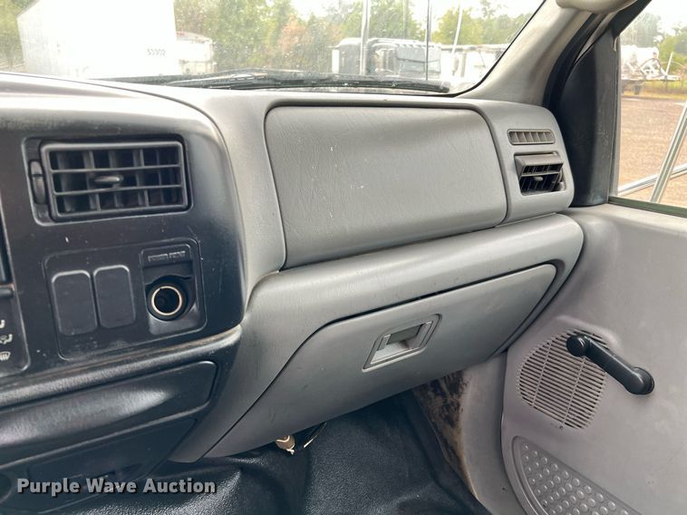 image for item DQ2203 2008 Ford F650 Super Duty XL  Crew Cab utility / service truck