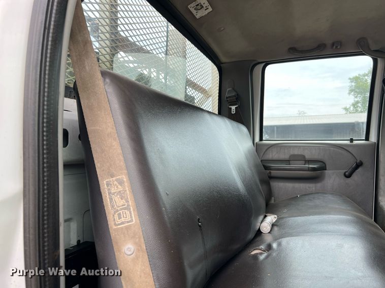 image for item DQ2203 2008 Ford F650 Super Duty XL  Crew Cab utility / service truck