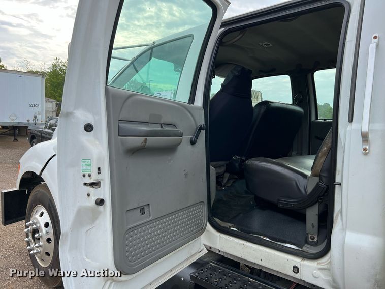 image for item DQ2203 2008 Ford F650 Super Duty XL  Crew Cab utility / service truck