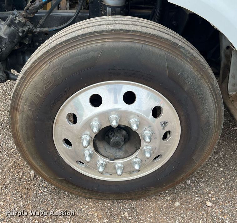 image for item DQ2203 2008 Ford F650 Super Duty XL  Crew Cab utility / service truck