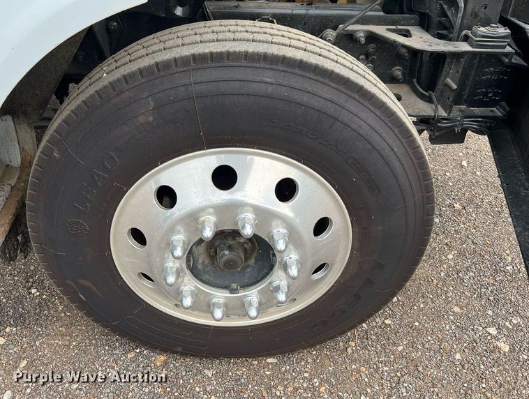 image for item DQ2203 2008 Ford F650 Super Duty XL  Crew Cab utility / service truck