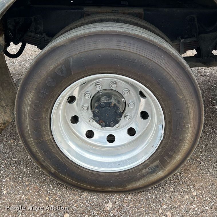 image for item DQ2203 2008 Ford F650 Super Duty XL  Crew Cab utility / service truck