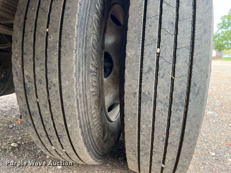 image for item DQ2203 2008 Ford F650 Super Duty XL  Crew Cab utility / service truck