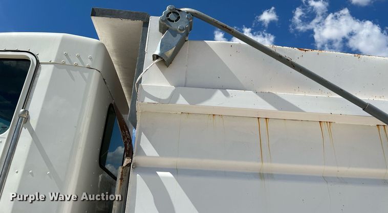 image for item DQ2217 2016 Kenworth T800  dump truck