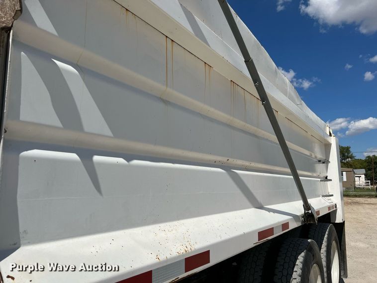 image for item DQ2217 2016 Kenworth T800  dump truck