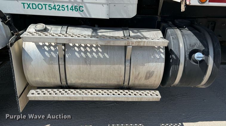 image for item DQ2217 2016 Kenworth T800  dump truck