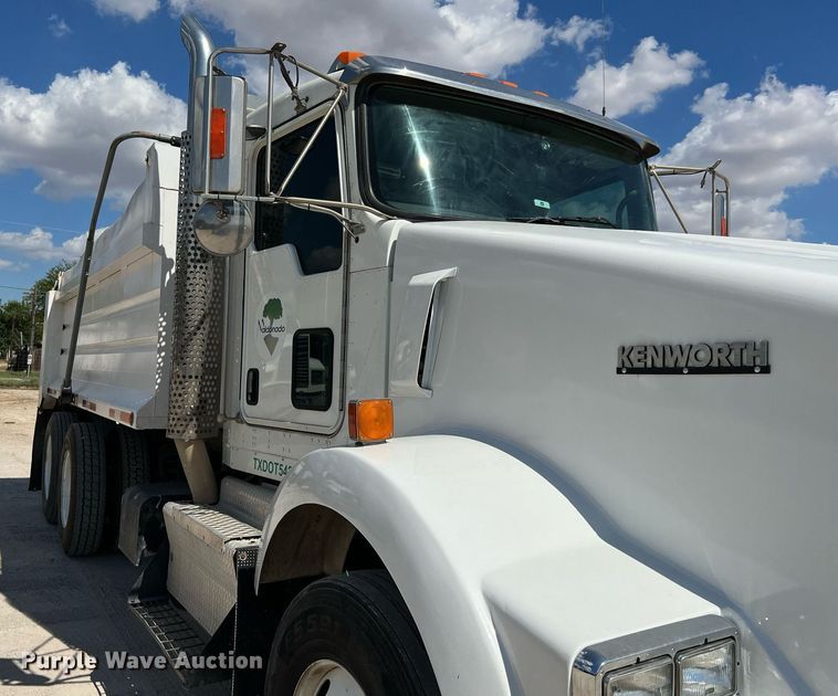 image for item DQ2217 2016 Kenworth T800  dump truck
