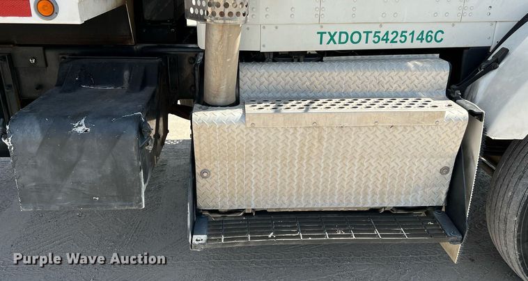 image for item DQ2217 2016 Kenworth T800  dump truck