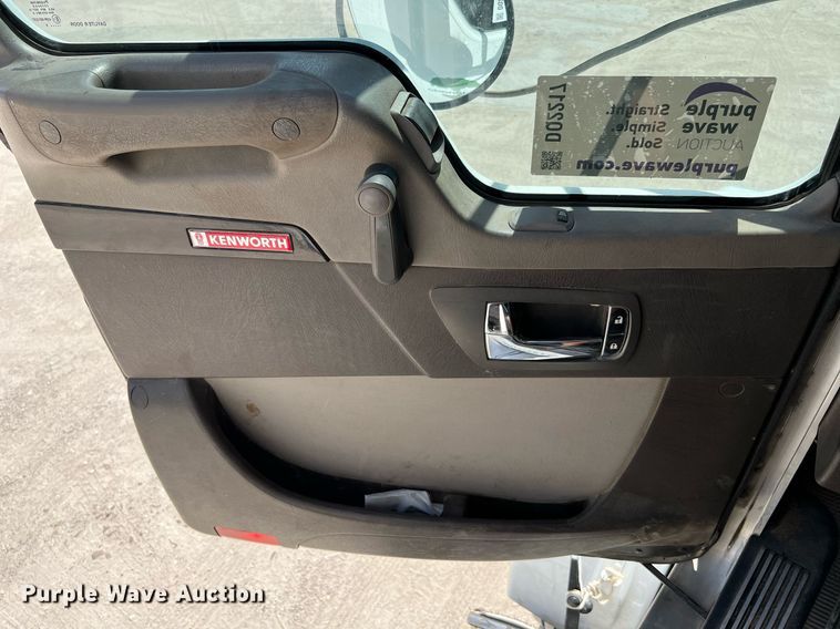 image for item DQ2217 2016 Kenworth T800  dump truck