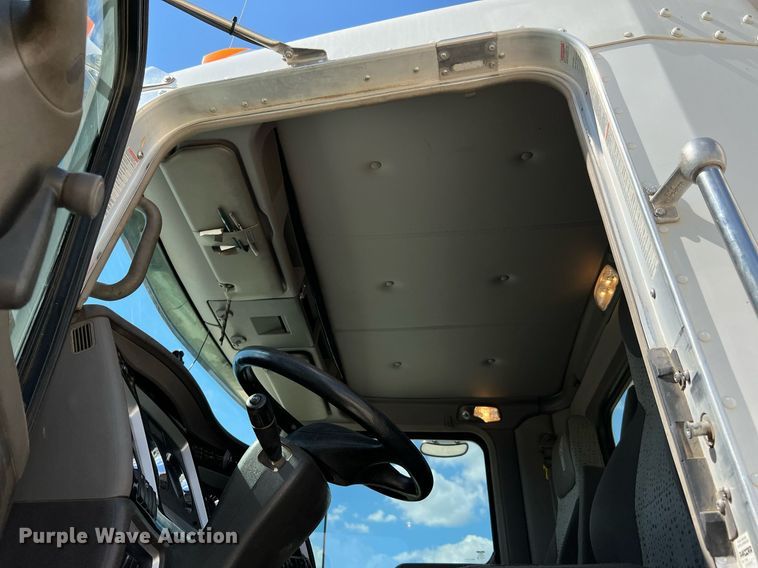 image for item DQ2217 2016 Kenworth T800  dump truck