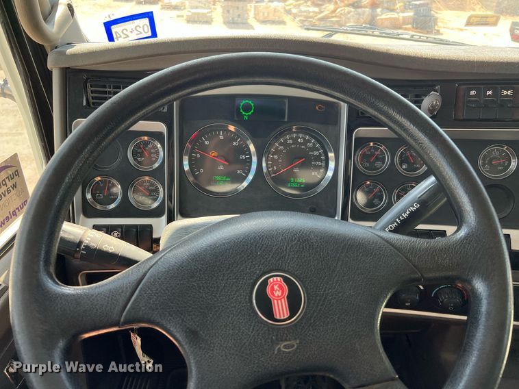 image for item DQ2217 2016 Kenworth T800  dump truck