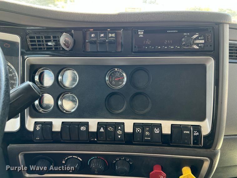 image for item DQ2217 2016 Kenworth T800  dump truck