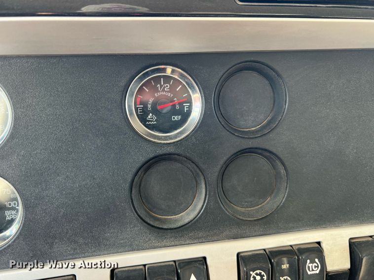 image for item DQ2217 2016 Kenworth T800  dump truck