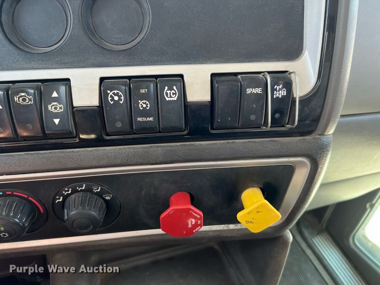 image for item DQ2217 2016 Kenworth T800  dump truck