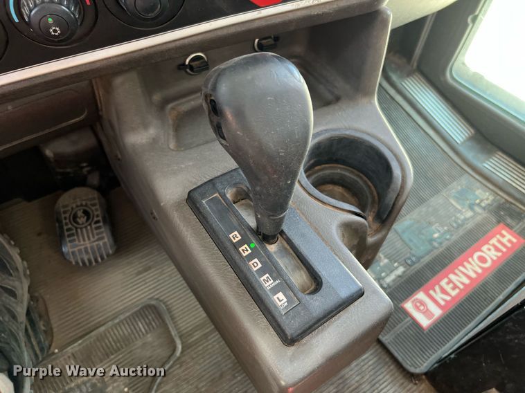 image for item DQ2217 2016 Kenworth T800  dump truck