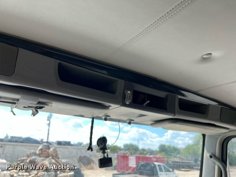 image for item DQ2217 2016 Kenworth T800  dump truck