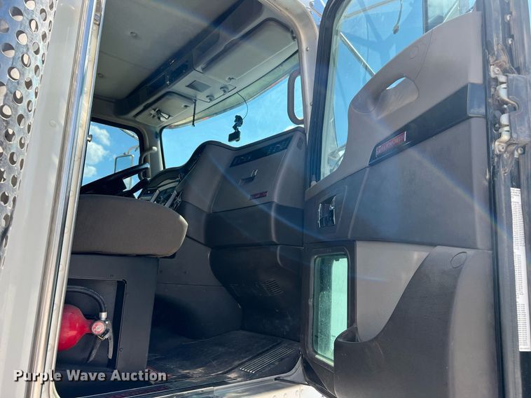 image for item DQ2217 2016 Kenworth T800  dump truck