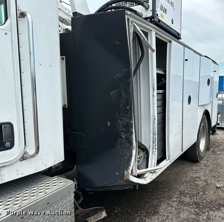 image for item DS6425 2008 Kenworth T370  utility / service truck